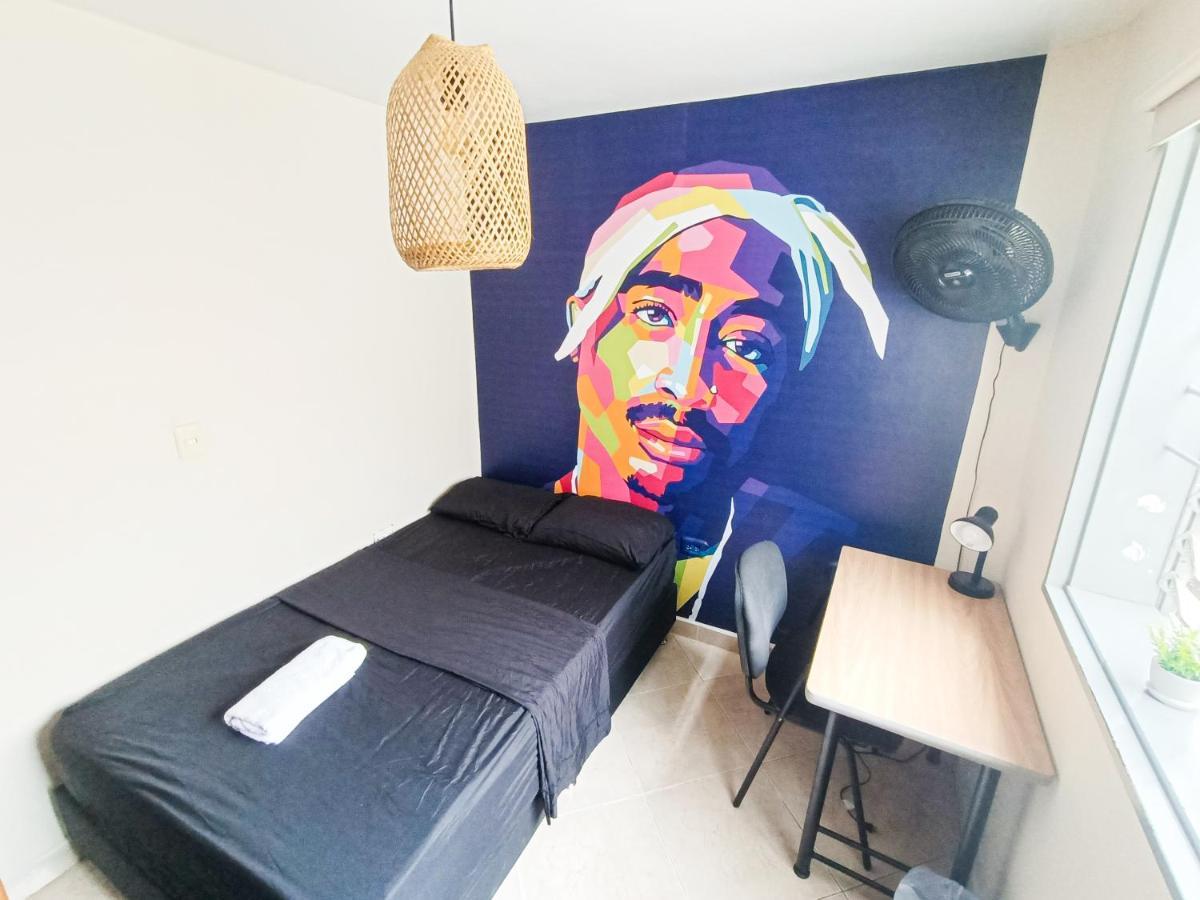 Casa Clandestina Guest House Меделин Екстериор снимка