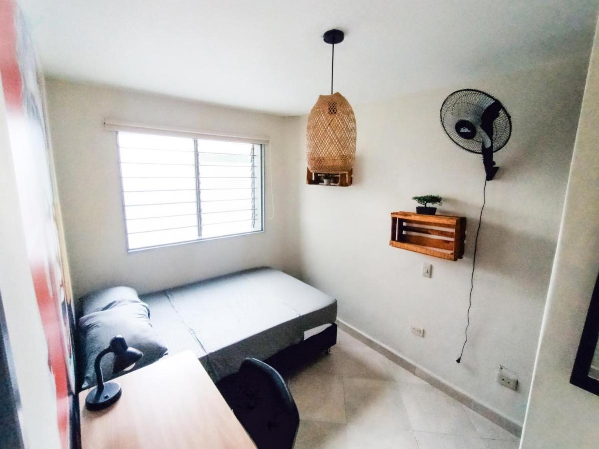 Casa Clandestina Guest House Меделин Екстериор снимка