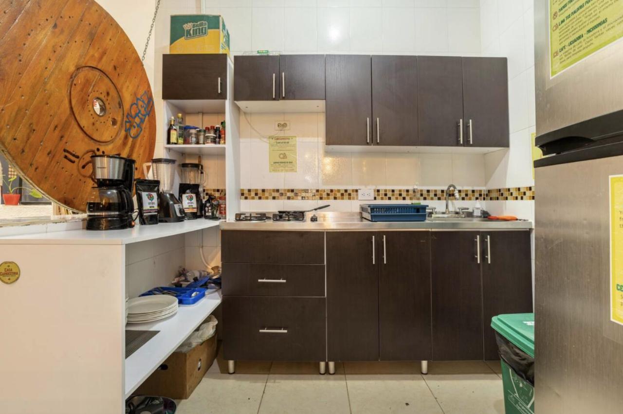 Casa Clandestina Guest House Меделин Екстериор снимка