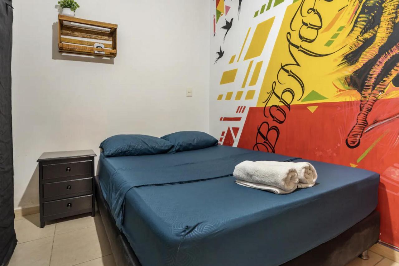 Casa Clandestina Guest House Меделин Екстериор снимка