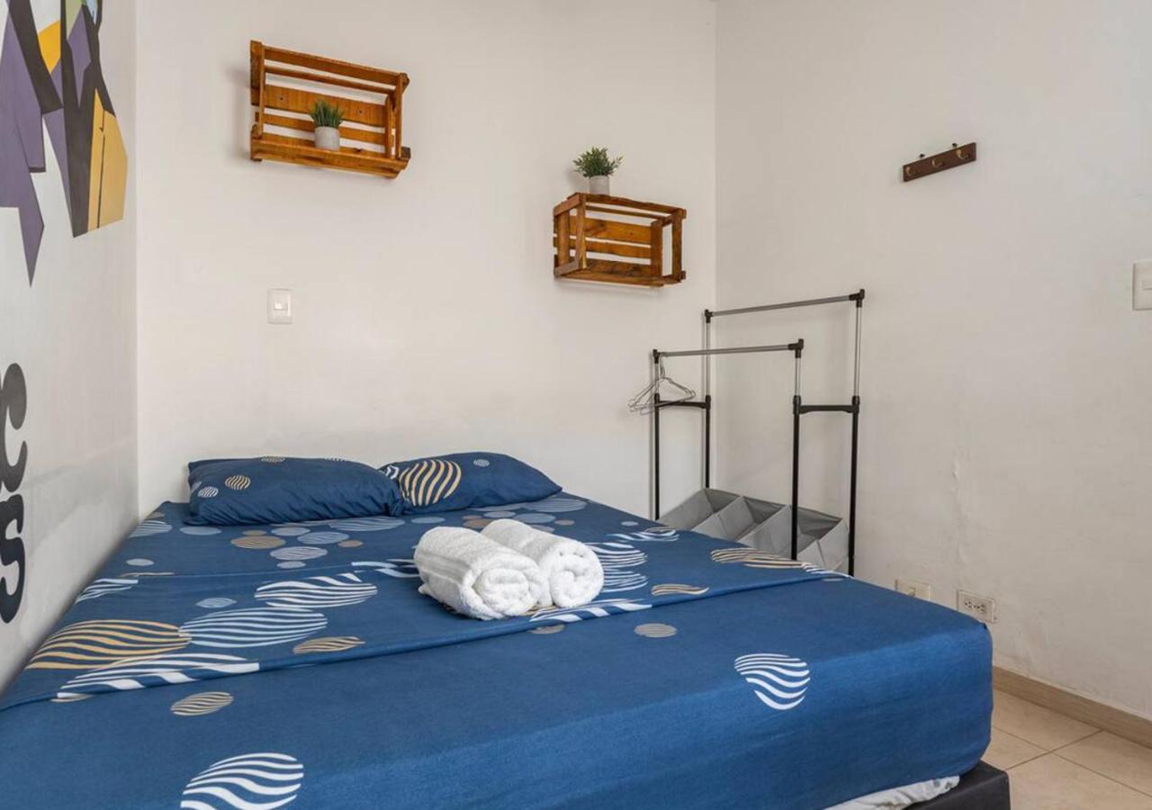 Casa Clandestina Guest House Меделин Екстериор снимка